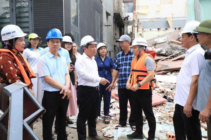 Lãnh đạo TP Hà Nội kiểm tra tiến độ hai dự án cầu trọng điểm qua sông Hồng