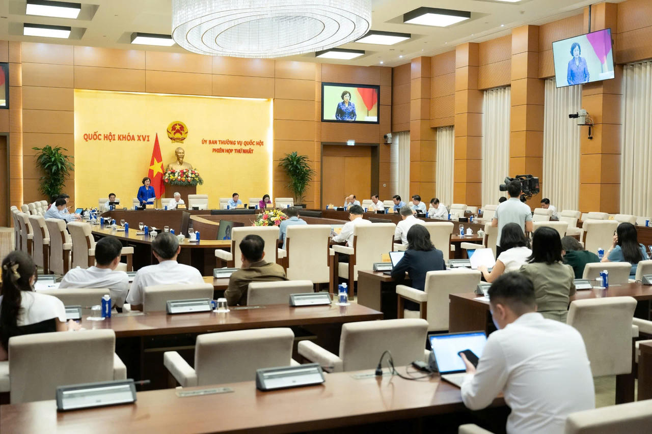 Thực hiện thí điểm chế định luật sư công tại một số Bộ, ngành, địa phương