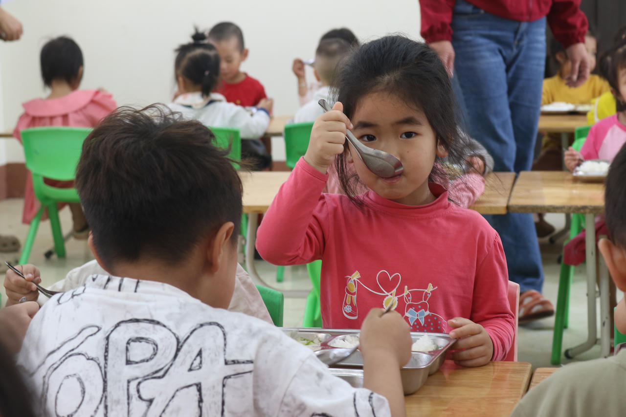 Lào Cai: Bảo đảm chất lượng bữa ăn bán trú tại Trường Mầm non Ô Quý Hồ