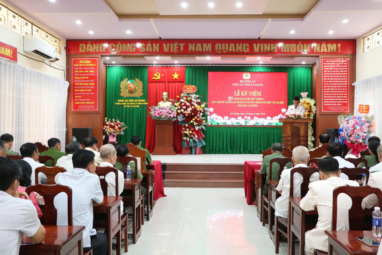 Quang cảnh buổi họp mặt.