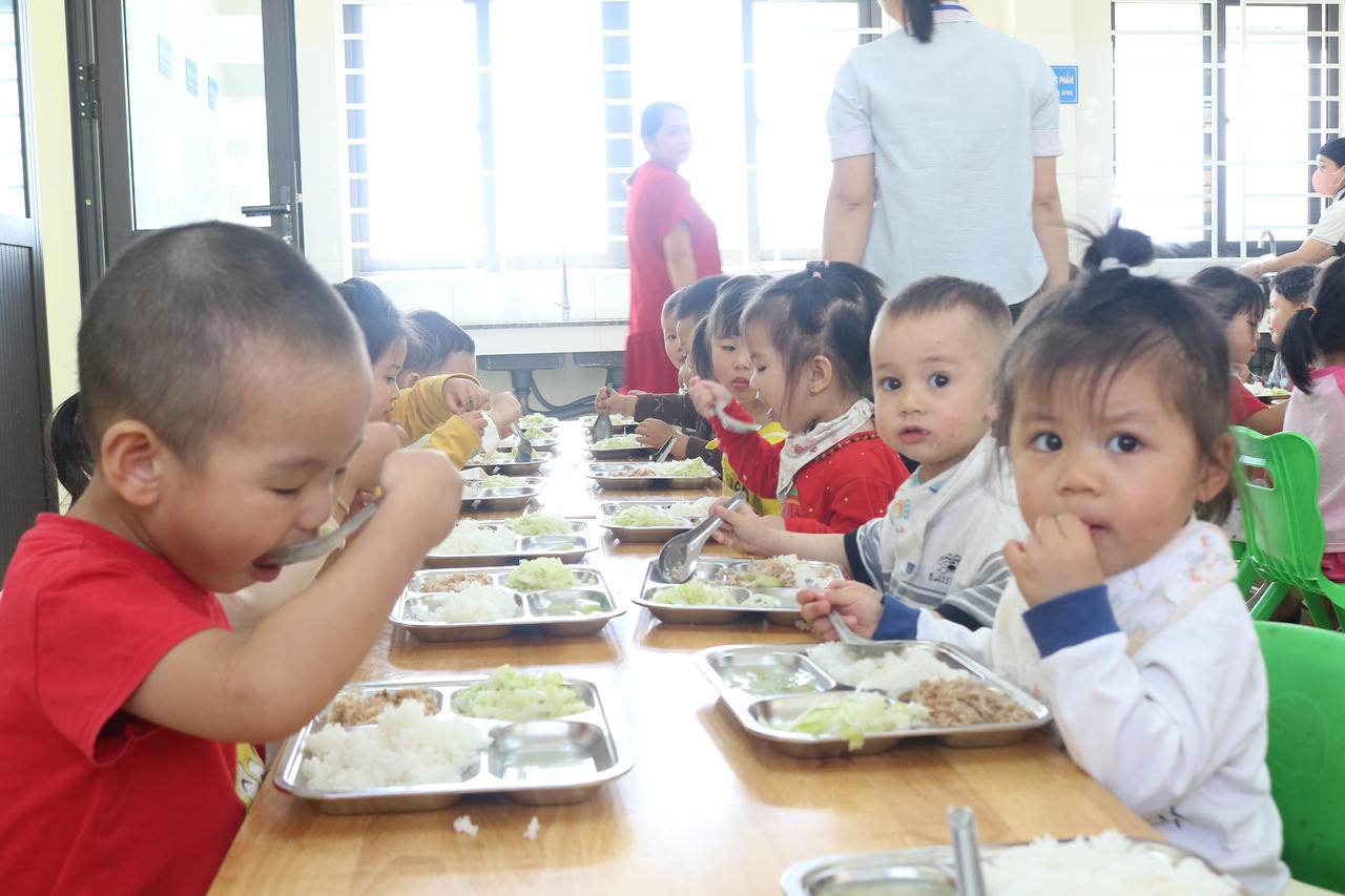 Lào Cai: Bảo đảm chất lượng bữa ăn bán trú tại Trường Mầm non Ô Quý Hồ