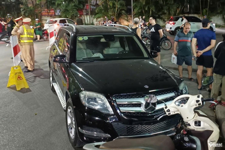 Tài xế Mercedes gây tai nạn liên hoàn ở Hà Nội vi phạm nồng độ cồn.
