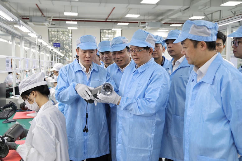 Phó Thủ tướng Hồ Quốc Dũng làm việc với doanh nghiệp công nghệ tại Phú Thọ