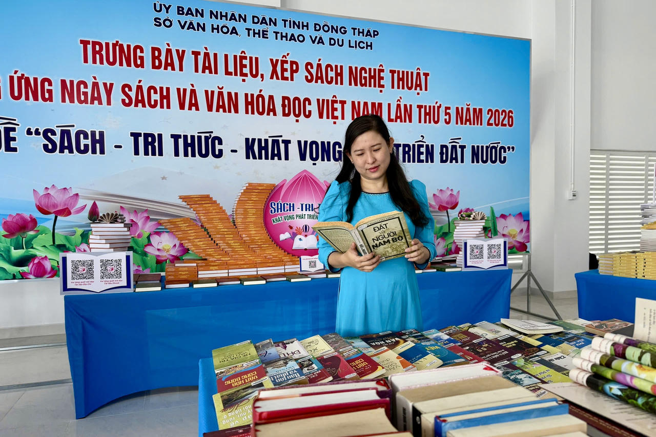 Ngày Sách và Văn hóa đọc Việt Nam năm nay với chủ đề “Sách - Tri thức - Khát vọng phát triển đất nước”.