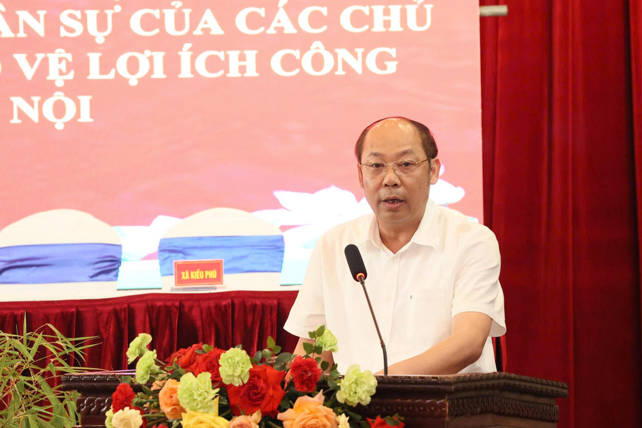 Ông Cấn Văn Hương – Chủ tịch UBND xã Tây Phương phát biểu tại buổi lễ.