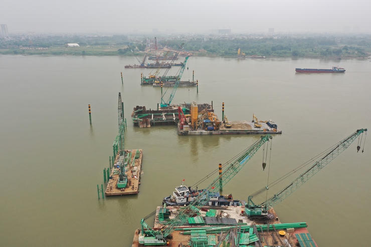 Các hạng mục móng trụ cầu Trần Hưng Đạo đang được triển khai. (Ảnh: Phạm Linh)