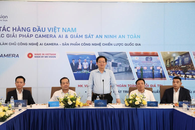 Phó Thủ tướng Hồ Quốc Dũng phát biểu tại buổi làm việc với Công ty MK Vision, tỉnh Phú Thọ. (Ảnh: Gia Huy)