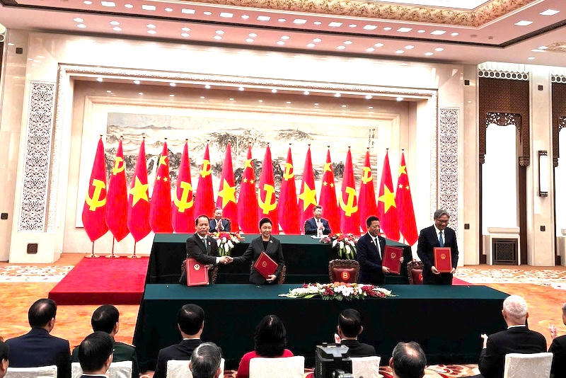 Ký kết Bản Ghi nhớ giữa Bộ Tư pháp Việt Nam và Bộ Tư pháp Trung Quốc về giải quyết tranh chấp dân sự, thương mại khu vực biên giới