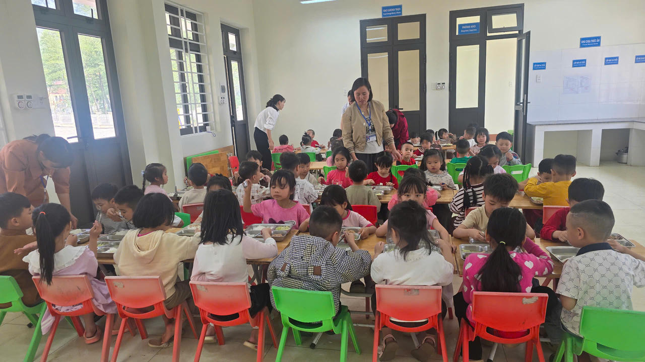 Điểm Trường Mầm non Ô Quý Hồ tổ dân phố Ô Quý Hồ 1 hiện có 61 học sinh.&nbsp;