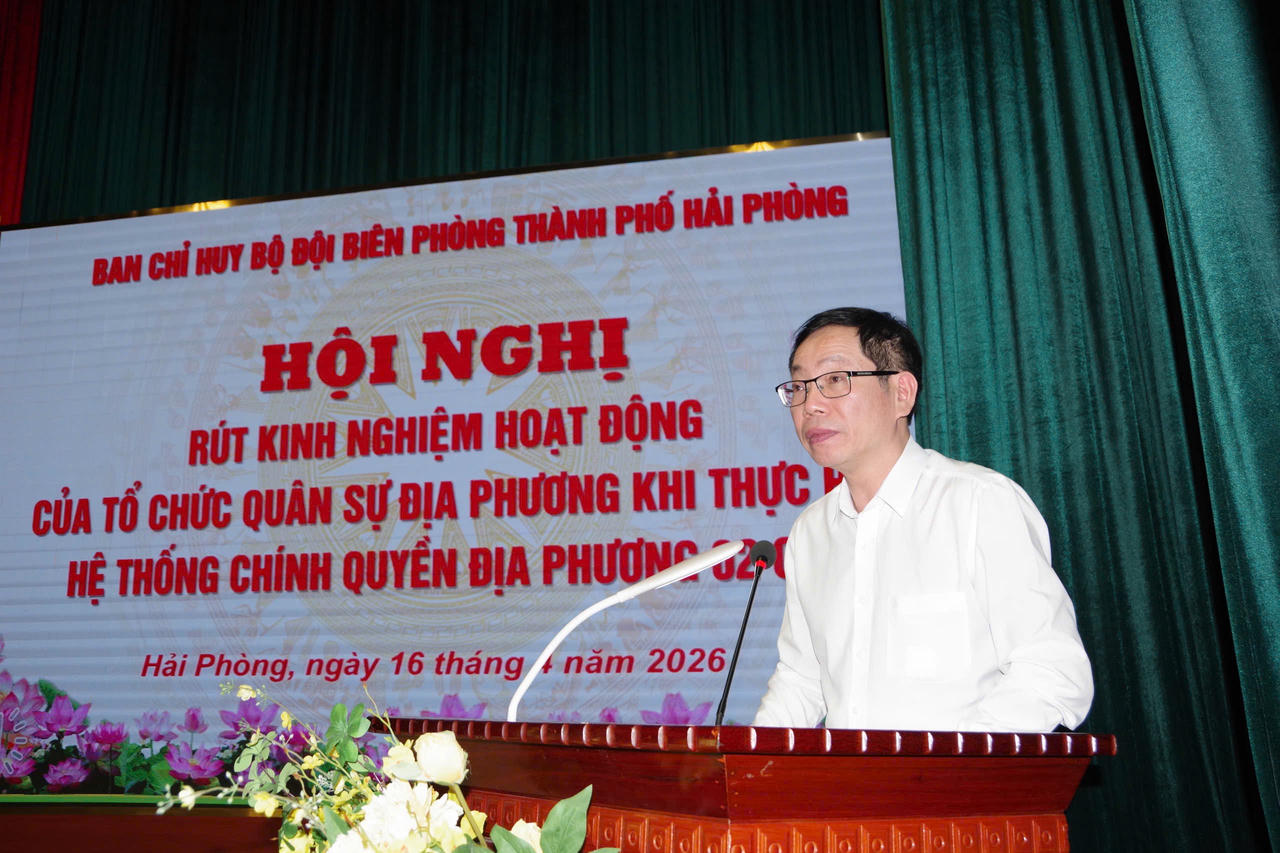 Phó Chủ tịch UBND TP Vũ Tiến Phụng phát biểu tại hội nghị.