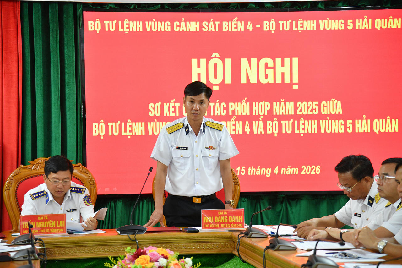 Đại tá Mai Đăng Danh - Phó Tư lệnh, Tham mưu trưởng Bộ Tư lệnh Vùng 5 Hải quân phát biểu tại Hội nghị