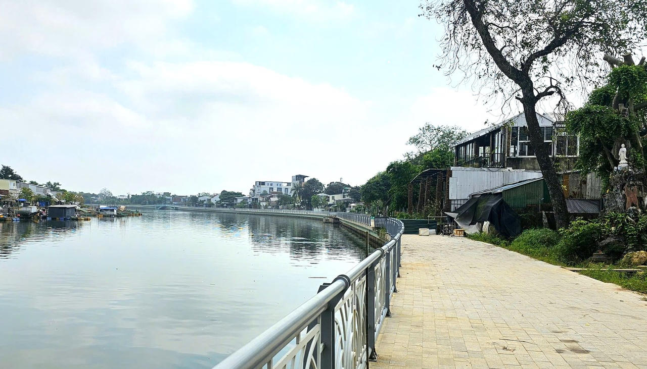 Tuy nhiên hiện vẫn còn một hộ dân chưa chấp nhận phương án đền bù để bàn giao mặt bằng khiến dự án chưa thể thông tuyến.