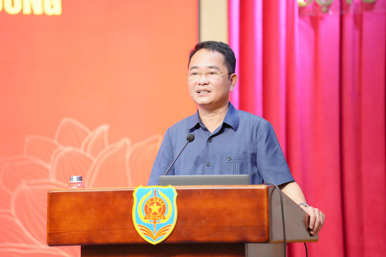 TS Vũ Hoài Nam, Bí thư Đảng uỷ, Tổng Biên tập Báo Pháp luật Việt Nam phát biểu tại buổi lễ.