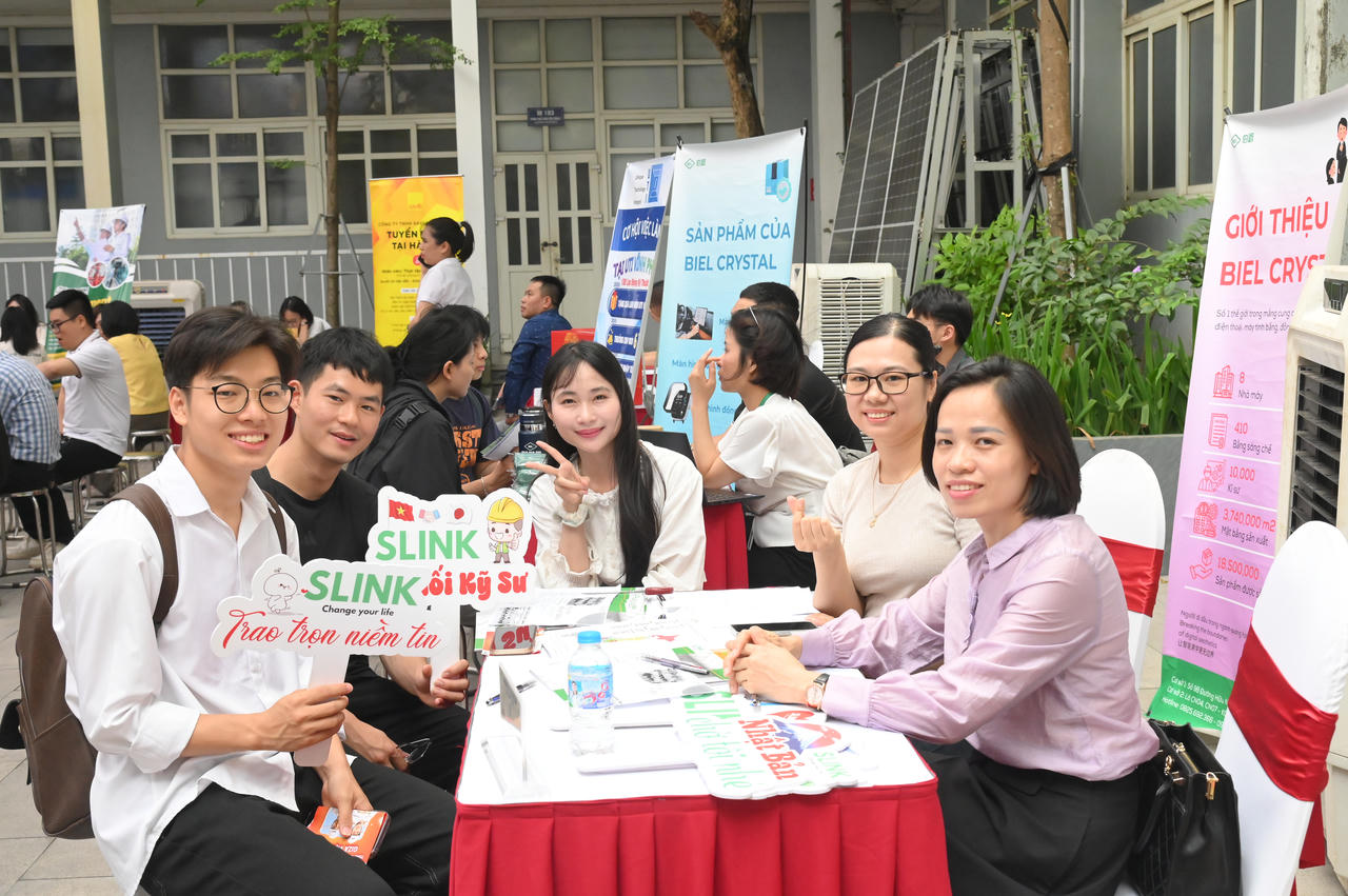 Doanh nghiệp “trải thảm đỏ” đón sinh viên Trường Đại học Điện lực với cơ hội việc làm lương hấp dẫn