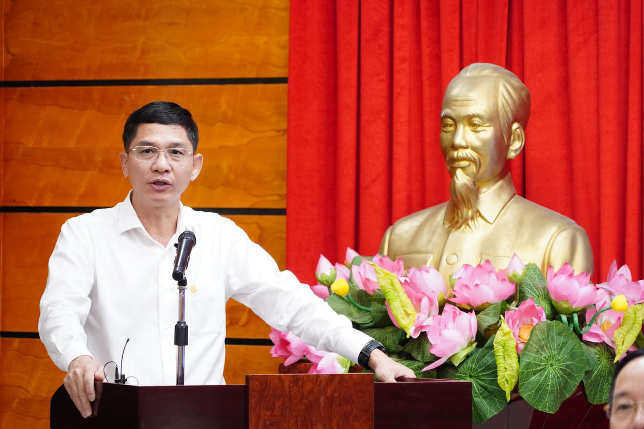 PGS.TS. Hoàng Công Gia Khánh,&nbsp;Hiệu trưởng Trường Đại học Kinh tế - Luật, Đại học Quốc gia TP. Hồ Chí Minh phát biểu tại Hội thảo.