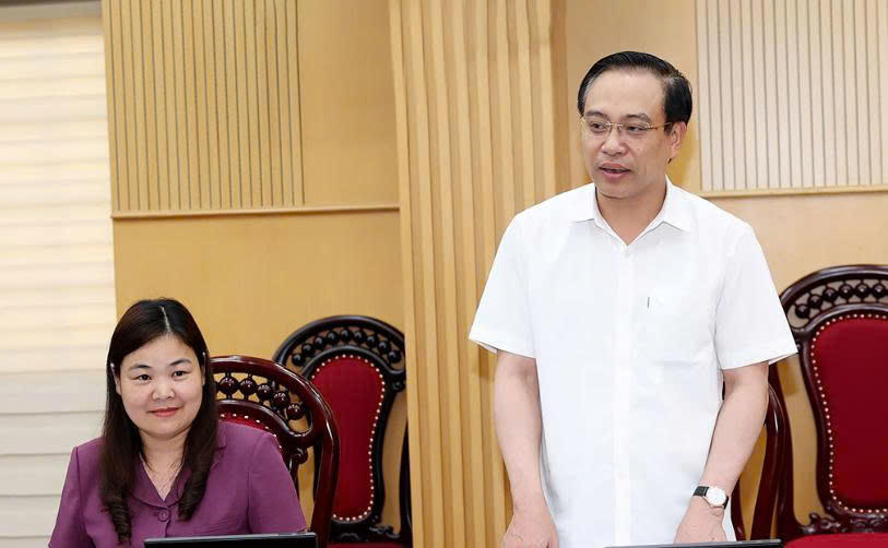 Ông Đặng Thanh Sơn, Ủy viên Ban Thường vụ Tỉnh ủy, Phó Chủ tịch UBND tỉnh phát biểu tại hội nghị.