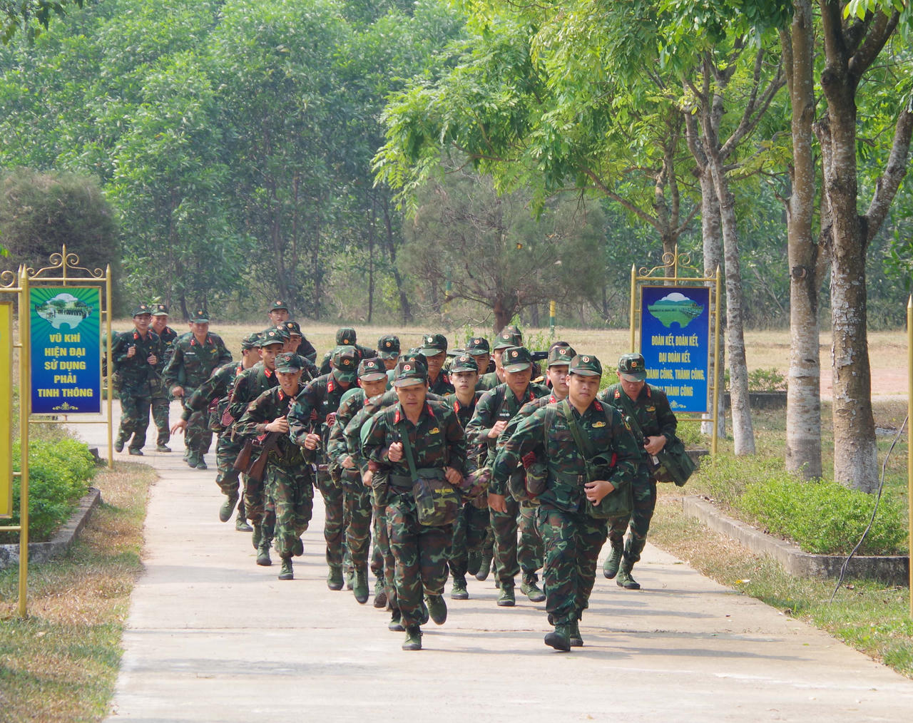 Bộ Quốc phòng kiểm tra công tác sẵn sàng chiến đấu tại Bộ CHQS TP Huế