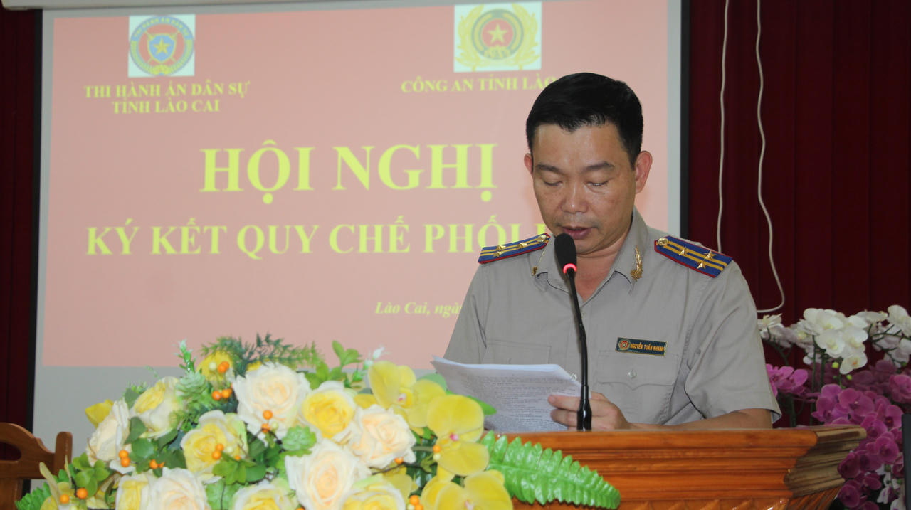 Phó Trưởng THADS tỉnh Lào Cai trình bày dự thảo quy chế phối hợp. Ảnh: Nhật Nguyên.