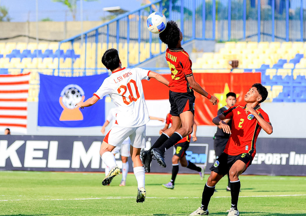 Các cầu thủ Timor Leste không phải là đối thủ của U17 Việt Nam