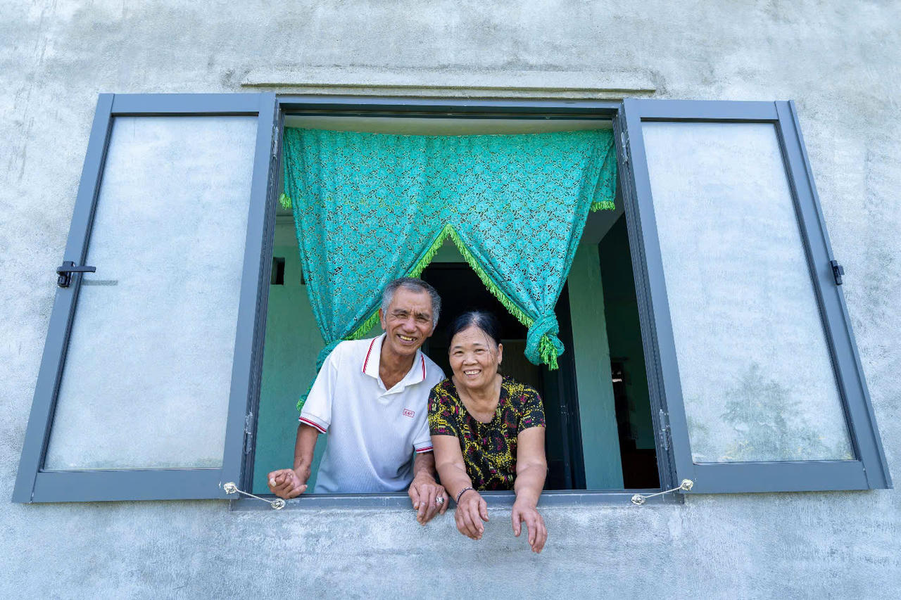 Bàn giao nhà an toàn cho người dân chịu ảnh hưởng bởi thiên tai tại tỉnh Đắk Lắk