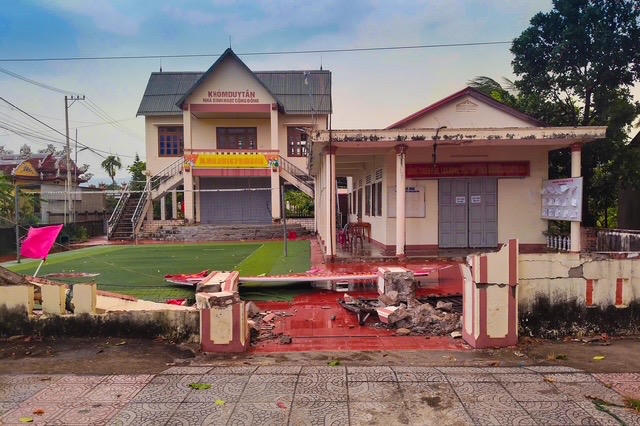 Lốc xoáy gây tốc mái 9 nhà dân tại Quảng Trị