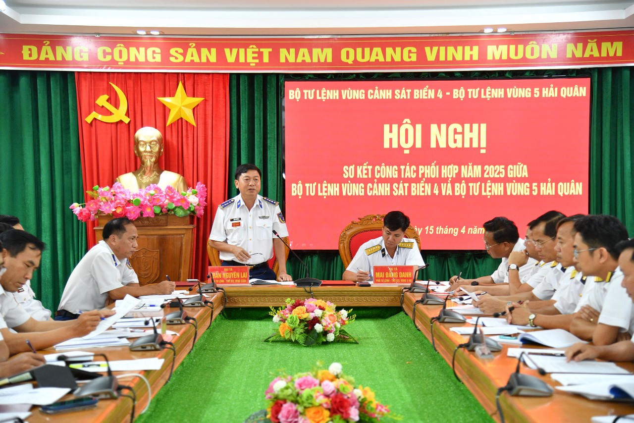 Đại tá Trần Nguyên Lai - Phó Tư lệnh, Tham mưu trưởng, Bộ Tư lệnh Vùng Cảnh sát biển 4 phát biểu tại Hội nghị