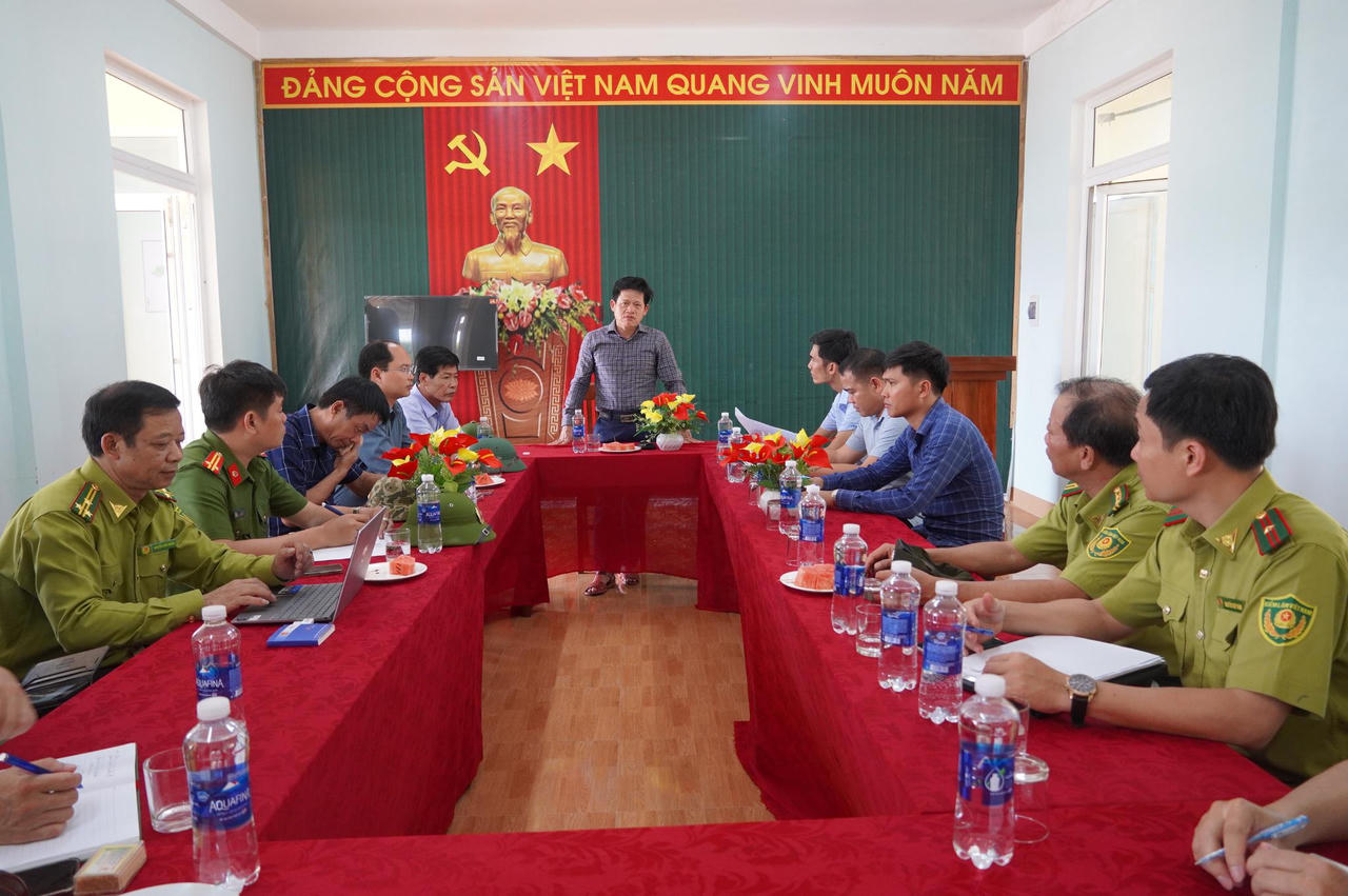 Phó Chủ tịch UBND tỉnh Lê Văn Bảo làm việc với Công ty Lâm nghiệp Đường 9.