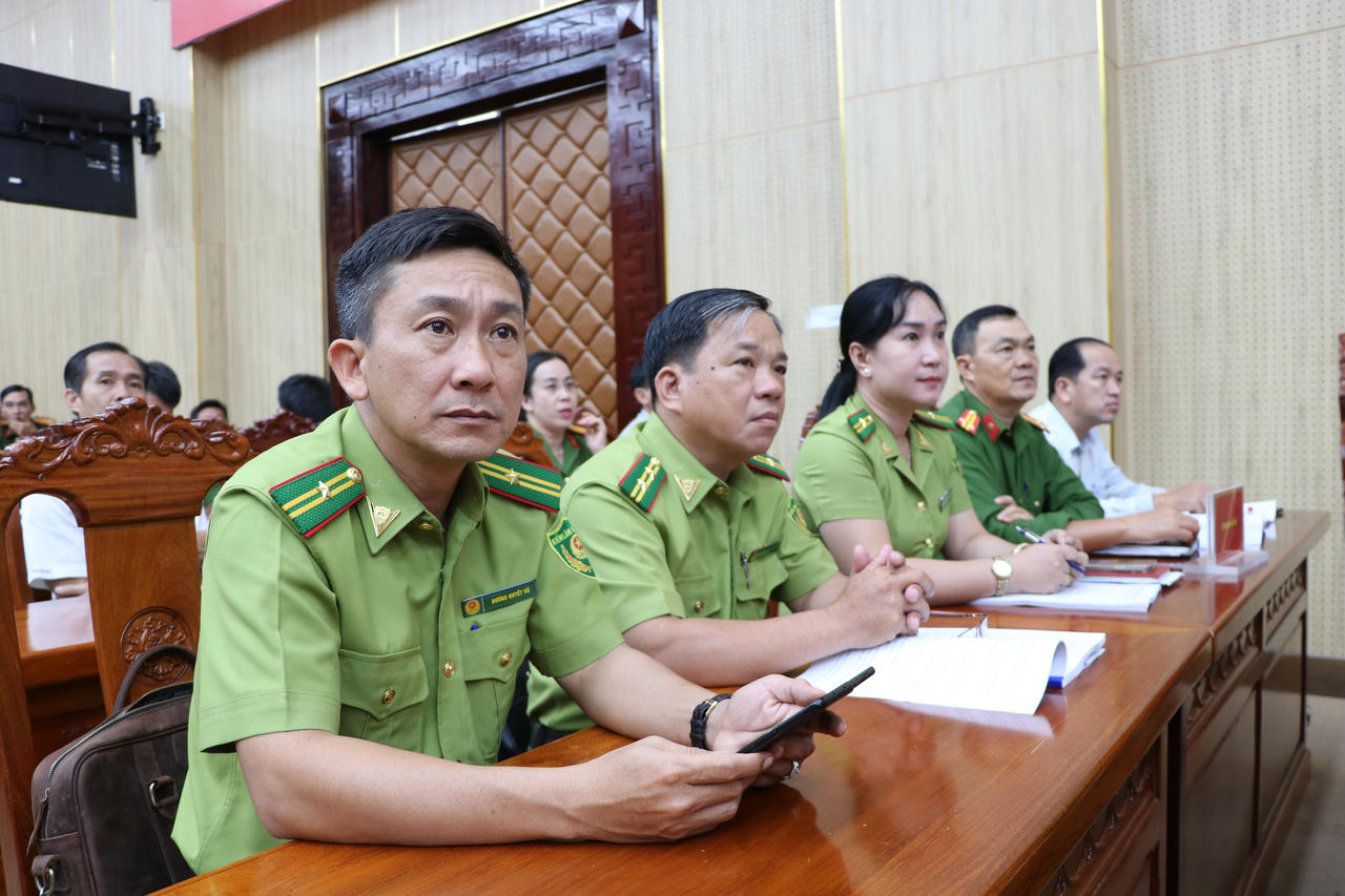 Các đại biểu tham dự hội nghị.