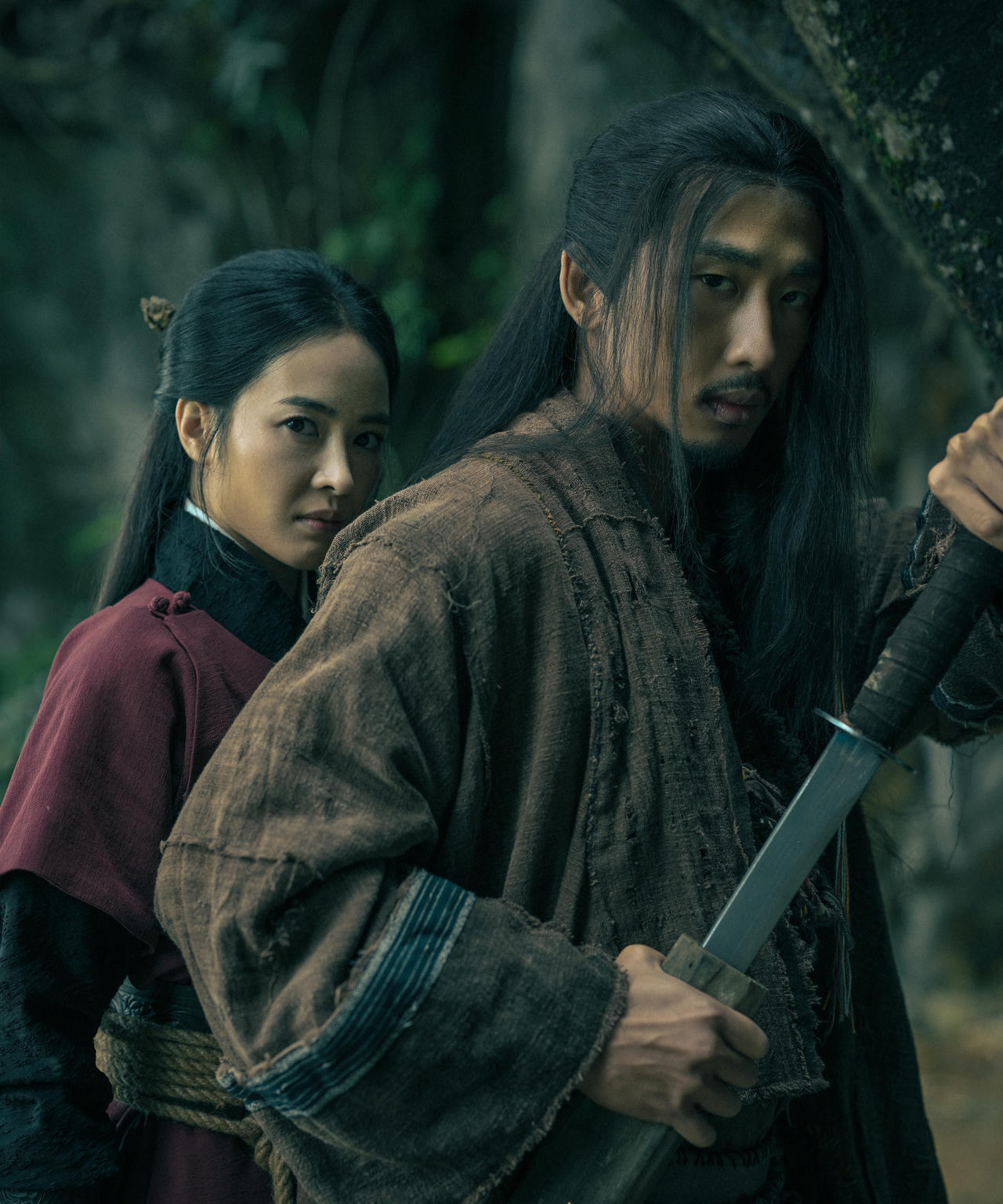 Tạo hình của Tuấn Trần, Thiên Tú trong phim&nbsp;“Hộ linh tráng sĩ - Bí ẩn mộ vua Đinh”. Ảnh: NSX