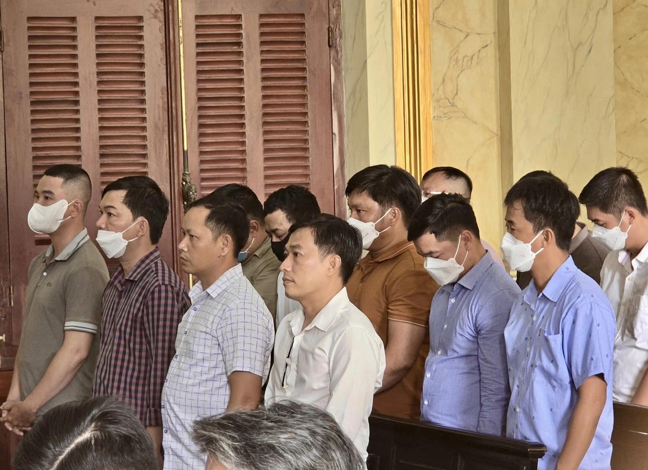 Tuyên án nhóm cựu công an nhận tiền 'giải cứu' người nghiện