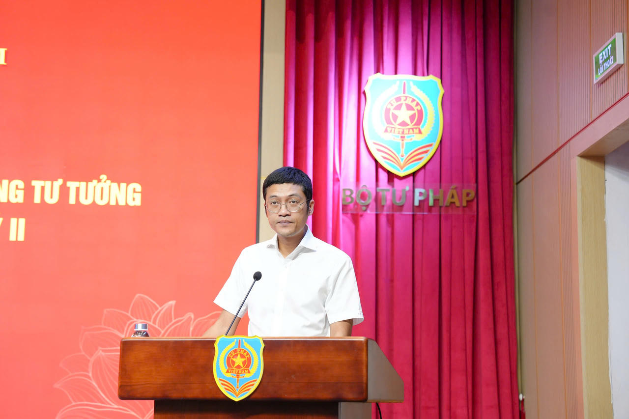 Phó Bí thư, Phó Tổng Biên tập Báo Pháp luật Việt Nam Hà Ánh Bình&nbsp;phát động cuộc thi.