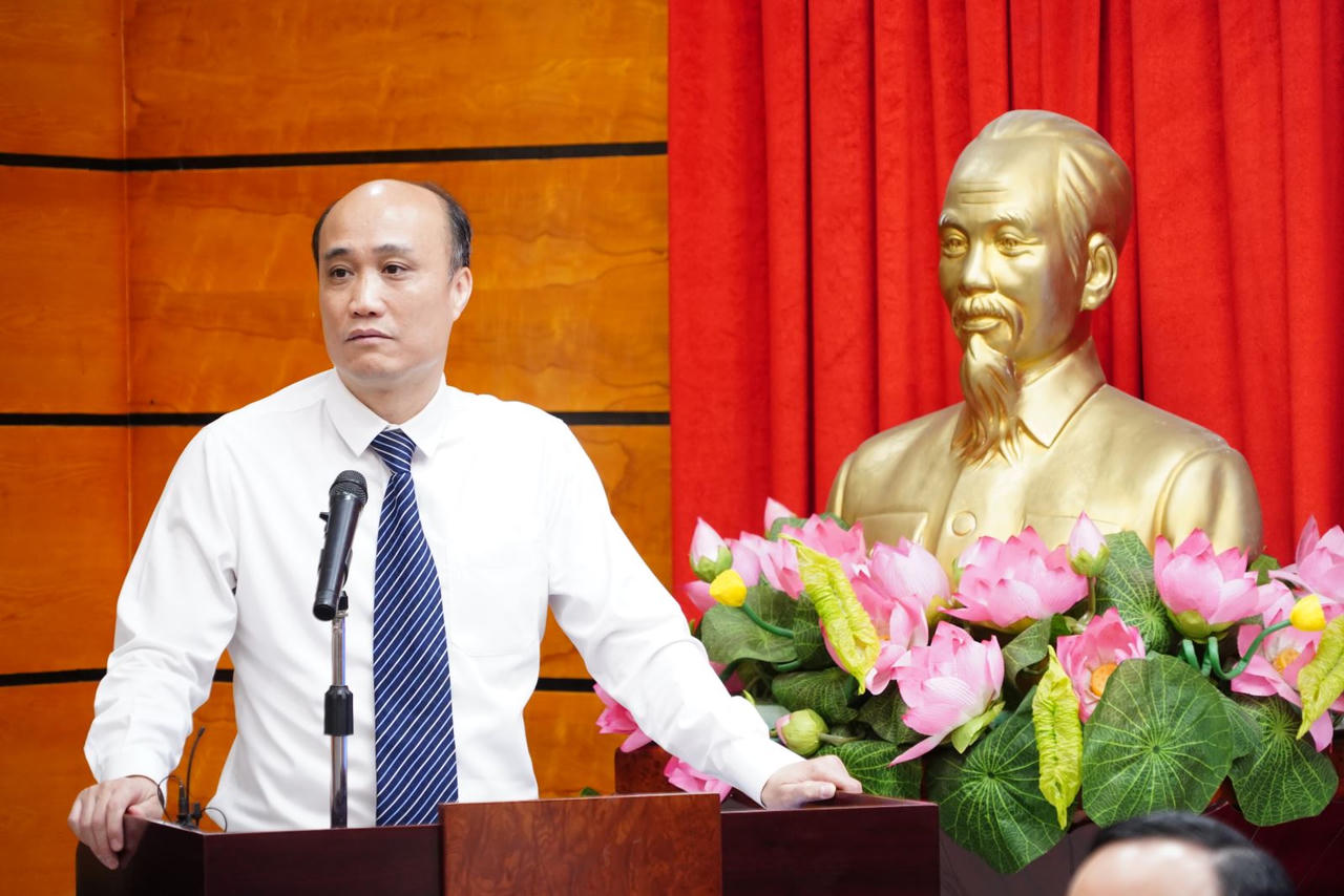 PGS.TS. Tô Văn Hòa, Hiệu trưởng Trường Đại học Luật Hà Nội phát biểu khai mạc.