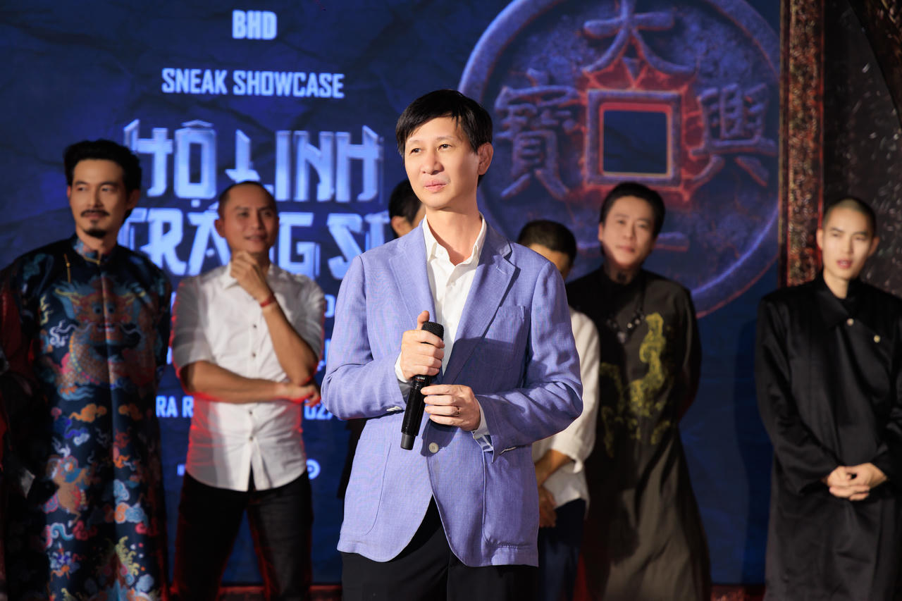 Đạo diễn Nguyễn Phan Quang Bình tại buổi giới thiệu dự án. Ảnh: NSX