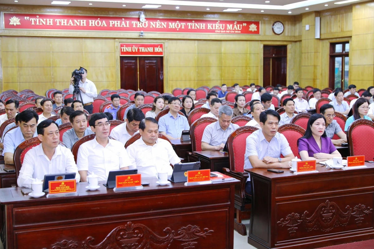 Các đại biểu tham dự hội nghị.