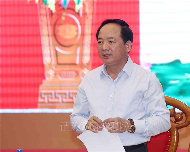 Định hướng dư luận bằng thông tin tích cực và không né tránh vấn đề