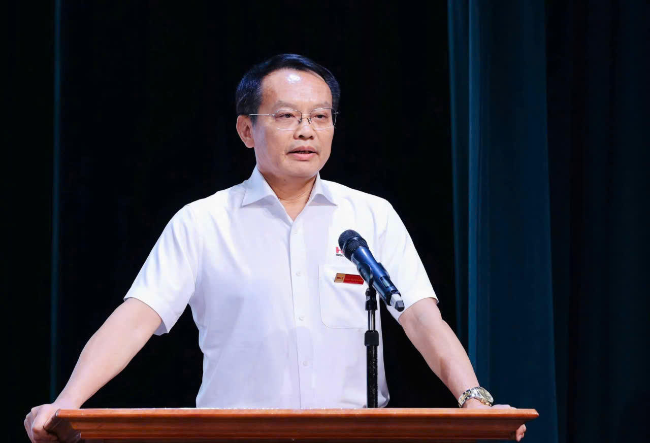 NGƯT. TS Phạm Xuân Khánh - Hiệu trưởng nhà trường phát biểu tại hội nghị