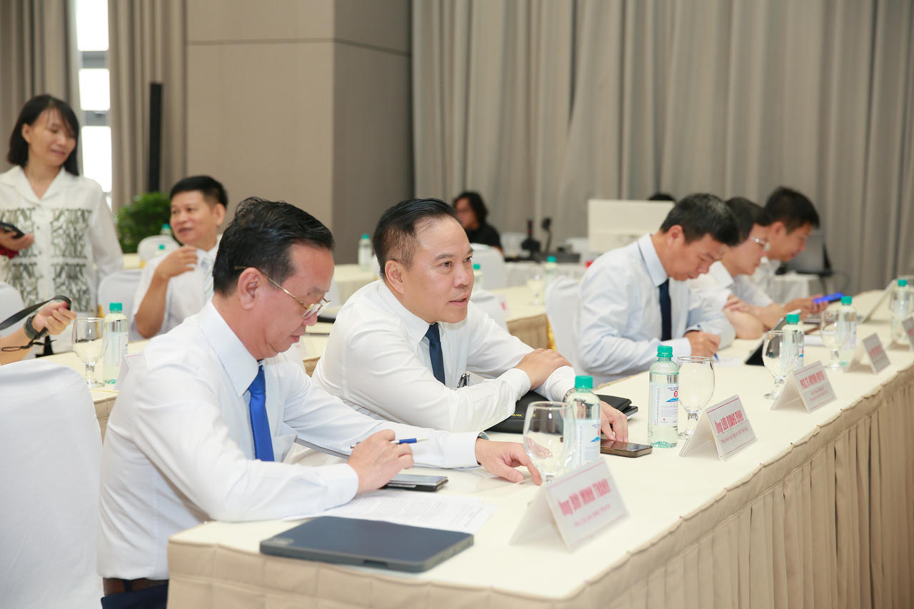 Các đại biểu tham dự Hội thảo “Nông nghiệp thông minh”.