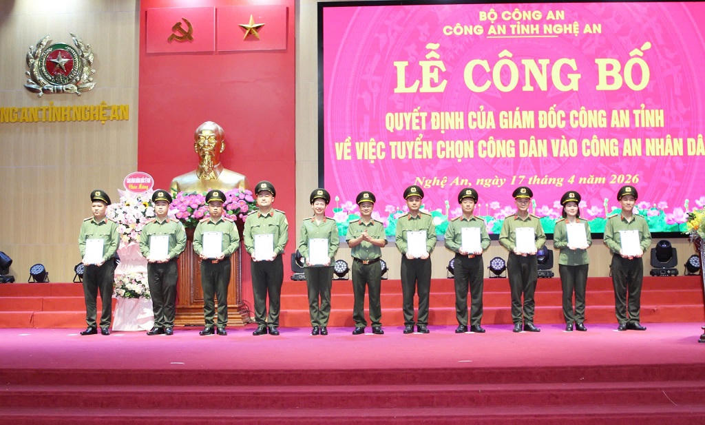 30 nhân viên an ninh hàng không Vinh được tuyển chọn vào Công an nhân dân