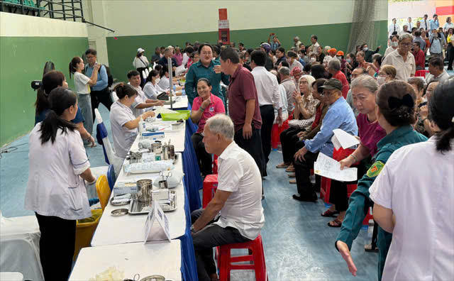 Người cao tuổi đến khám tầm soát tim mạch, tiểu đường do Bệnh viện Nhân dân 115 tổ chức (Ảnh: Cổng thông tin TP HCM).