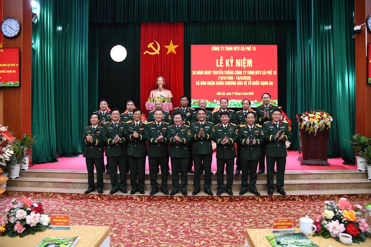 Công ty Cà phê 15 kỷ niệm 30 năm Ngày truyền thống và đón nhận Huân chương Bảo vệ Tổ quốc hạng Ba