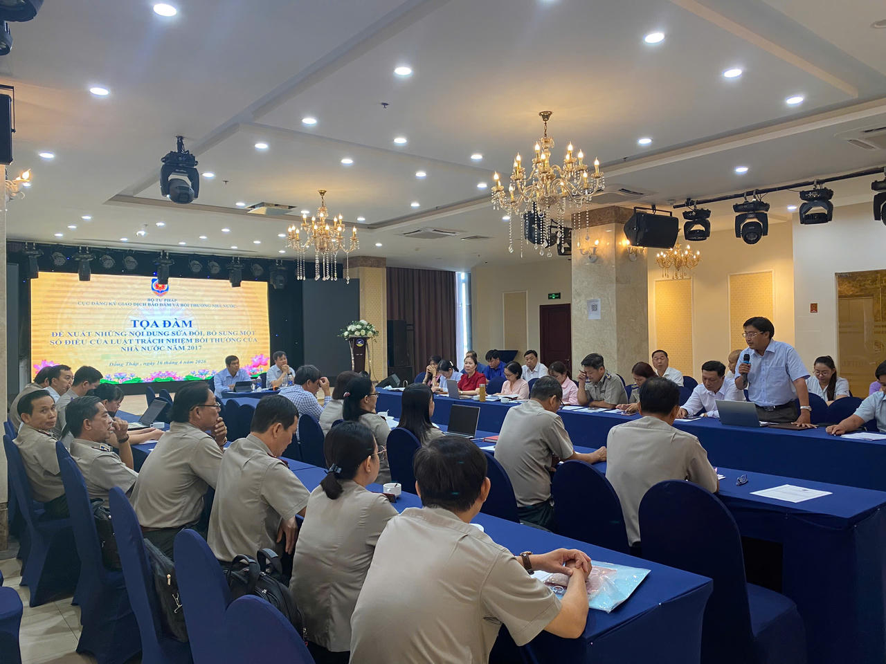 Toàn cảnh Toạ đàm.