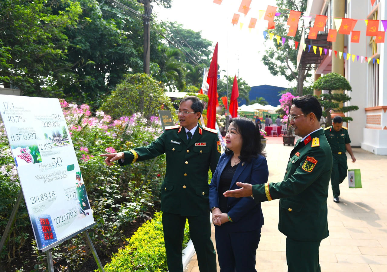 Công ty Cà phê 15 kỷ niệm 30 năm Ngày truyền thống và đón nhận Huân chương Bảo vệ Tổ quốc hạng Ba