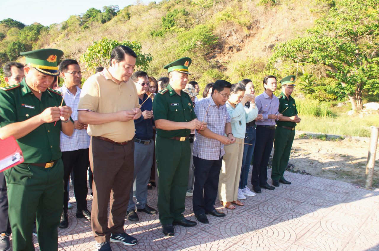 Thường trực HĐND tỉnh Cà Mau khảo sát tại đảo Hòn Khoai