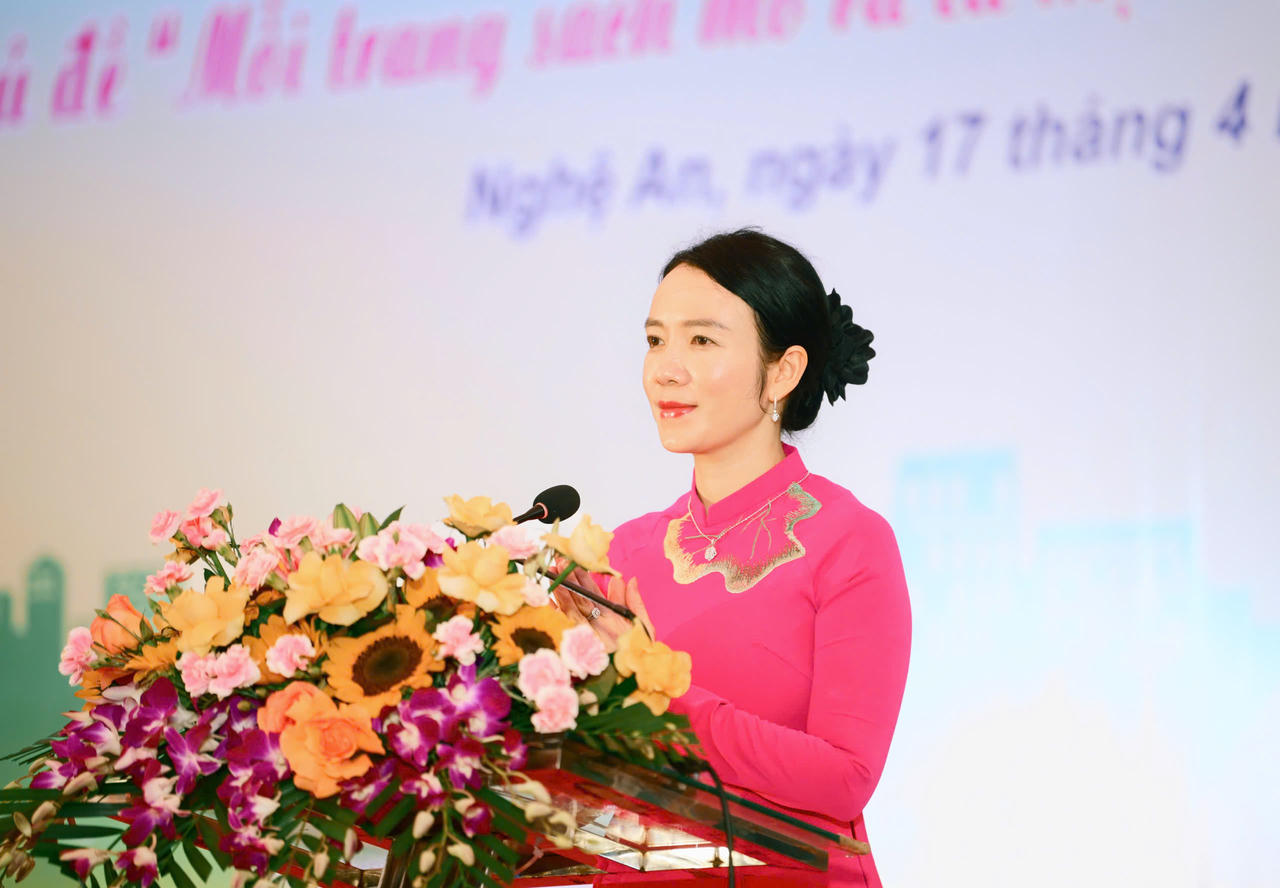 Giám đốc Sở VHTTDL Nghệ An Trần Thị Mỹ Hạnh phát biểu khai mạc. Ảnh: Gió Lào