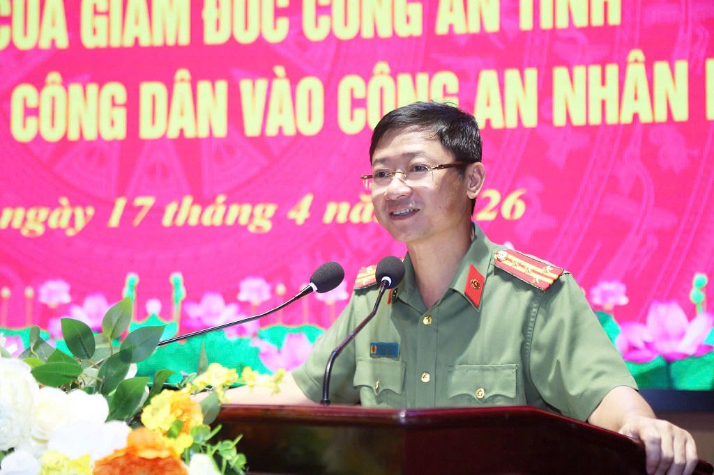 Đại tá Trần Ngọc Tuấn - Phó giám đốc Công an tỉnh Nghệ An phát biểu tại buổi lễ