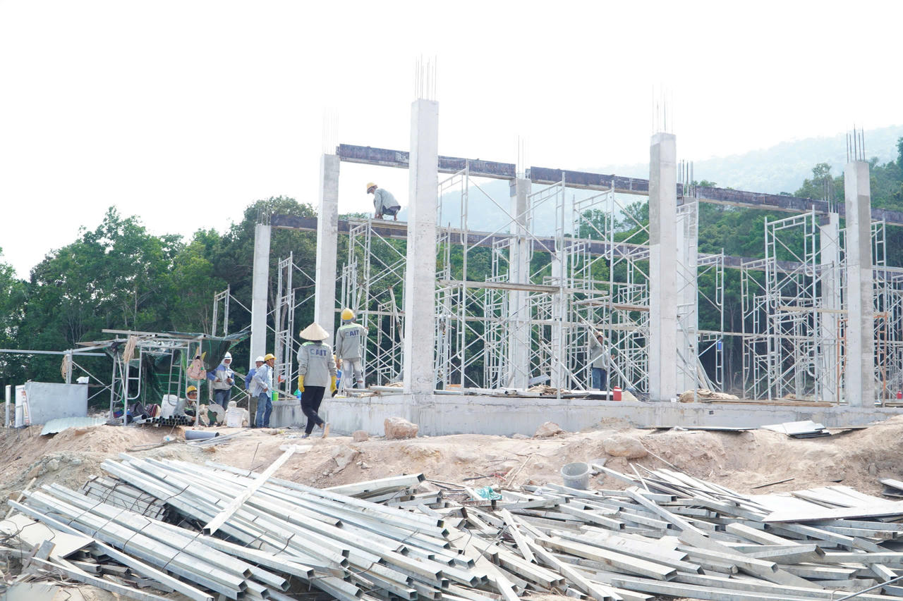 Trạm biến áp 220kV đang khẩn trương thi công