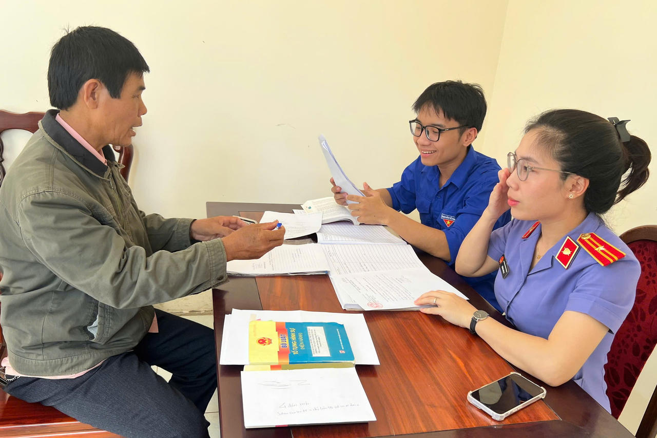 Phong trào “Áo xanh tiếp dân - Gần dân, hiểu dân, giúp dân” đang được triển khai hiệu quả.