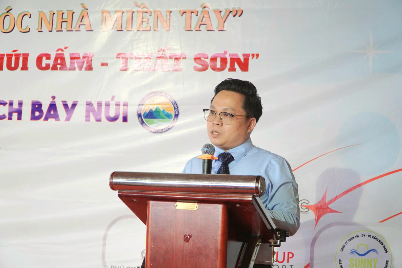 Ông Nguyễn Vũ Khắc Huy - Chủ tịch Hiệp hội Du lịch tỉnh An Giang phát biểu tại buổi tọa đàm.