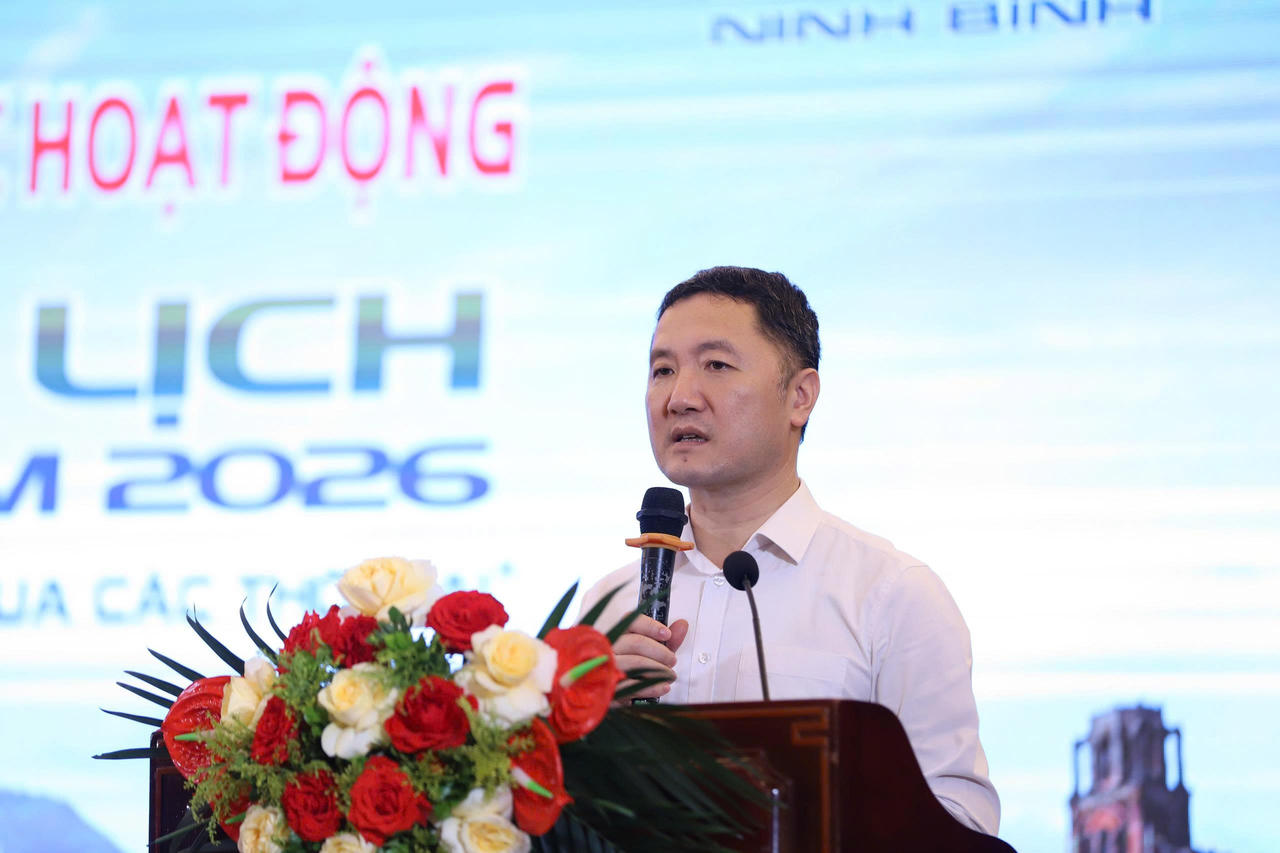 Ông Bùi Văn Mạnh, Giám đốc Sở Du lịch Ninh Bình phát biểu tại hội nghị.