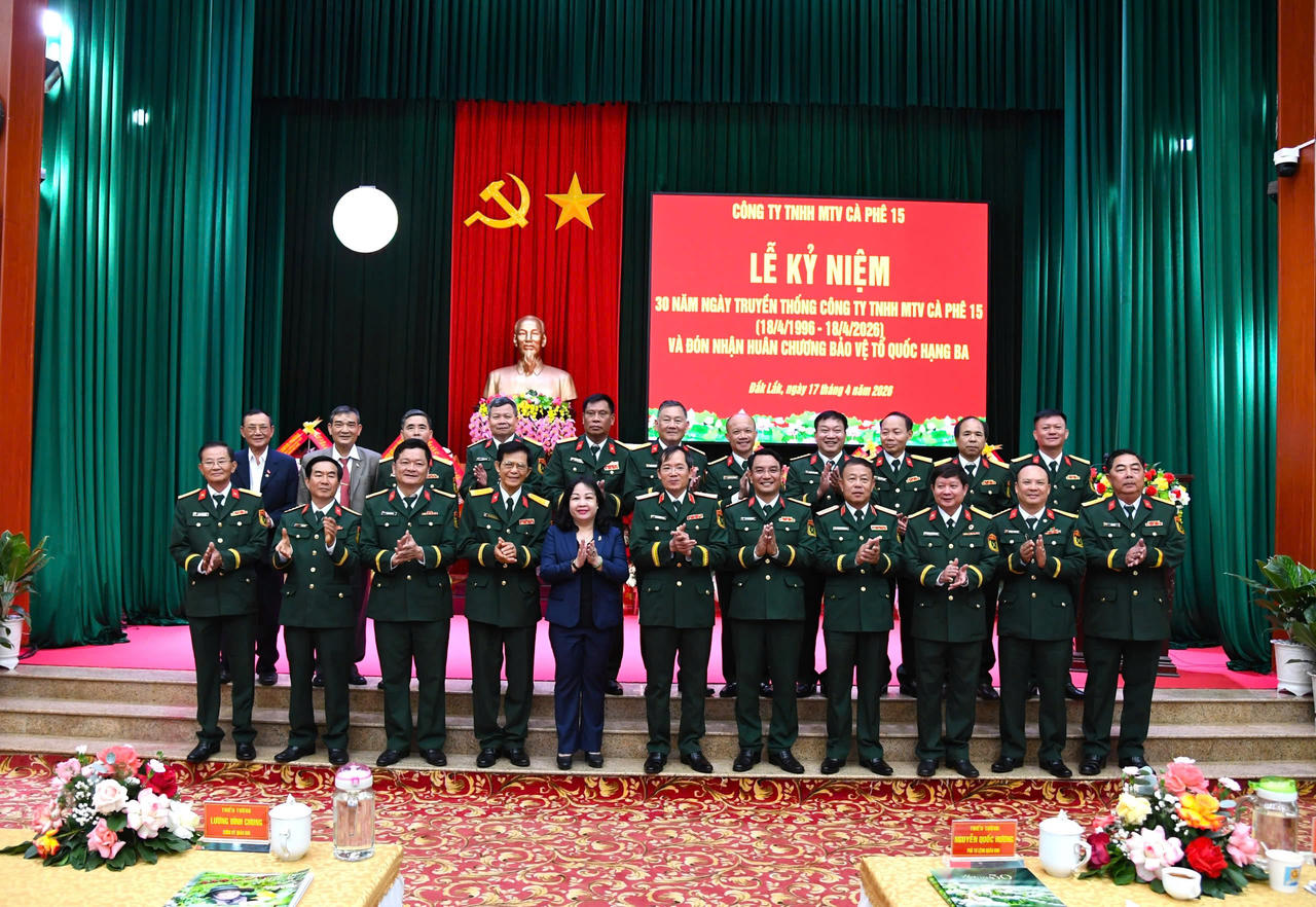 Công ty Cà phê 15 kỷ niệm 30 năm Ngày truyền thống và đón nhận Huân chương Bảo vệ Tổ quốc hạng Ba